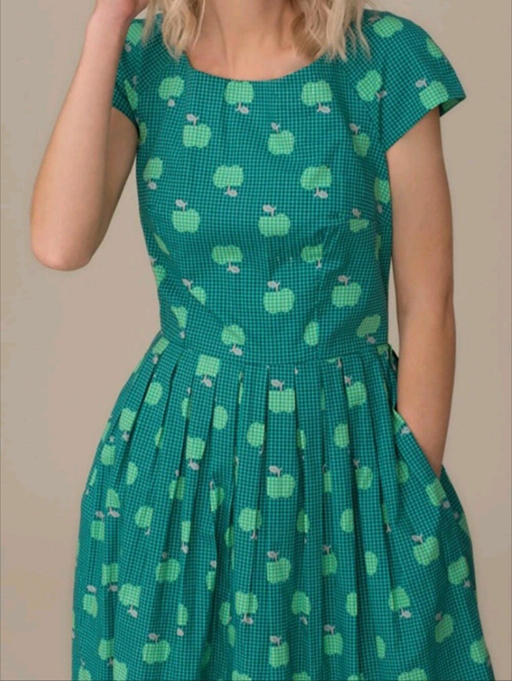 Emily And Fin Green Apple Printed Fit-and-Flare Claudia Dress Size 16UK - Picture 3 of 3